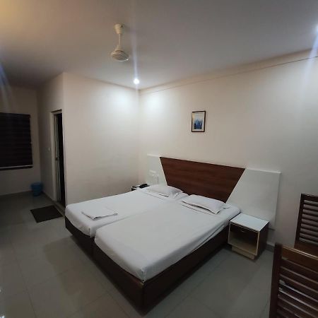 Issacs Regency Hotel Sultan Bathery Ngoại thất bức ảnh