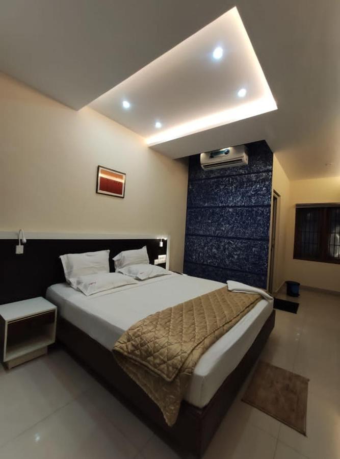 Issacs Regency Hotel Sultan Bathery Ngoại thất bức ảnh