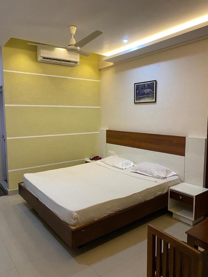 Issacs Regency Hotel Sultan Bathery Ngoại thất bức ảnh