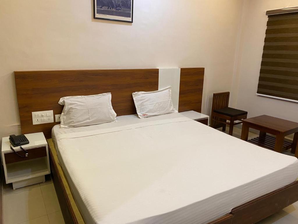 Issacs Regency Hotel Sultan Bathery Ngoại thất bức ảnh