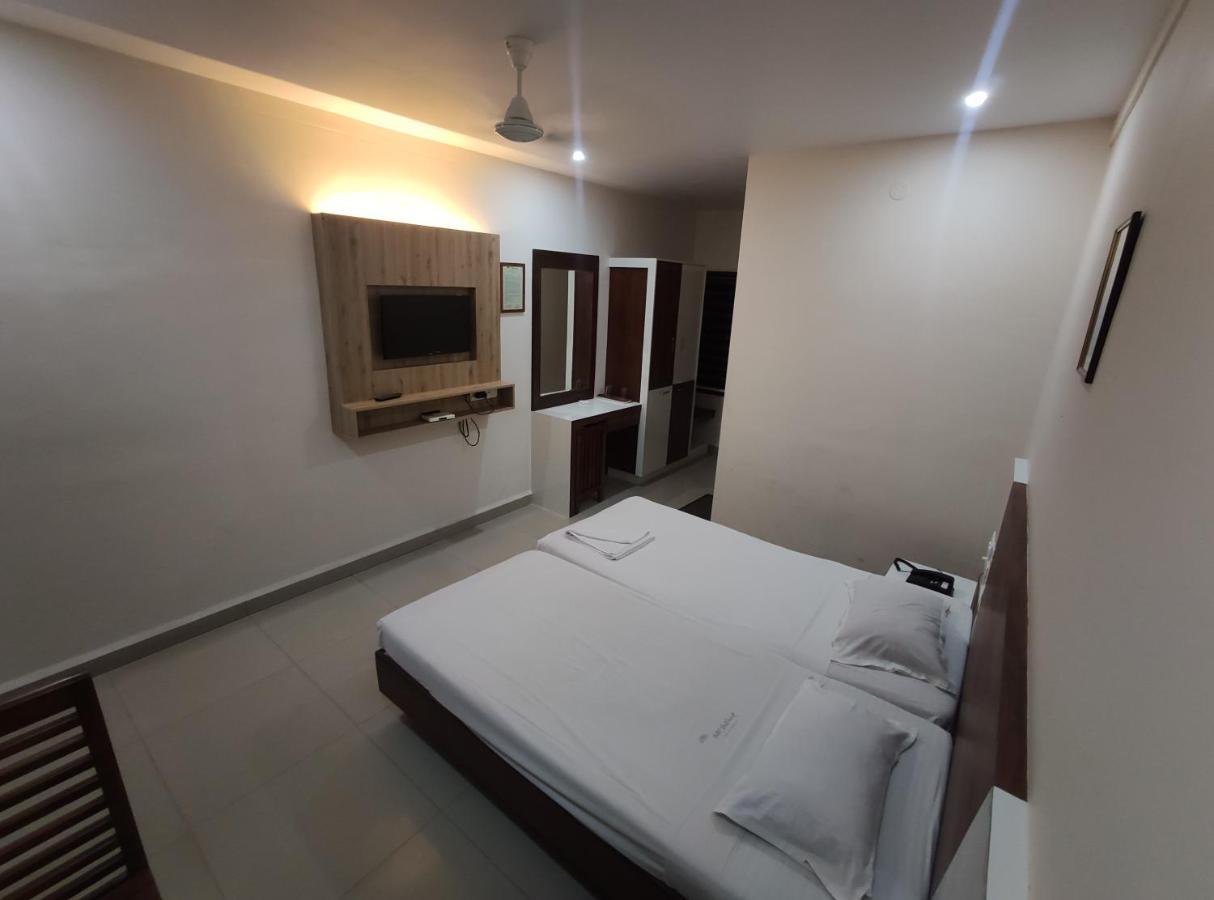 Issacs Regency Hotel Sultan Bathery Ngoại thất bức ảnh
